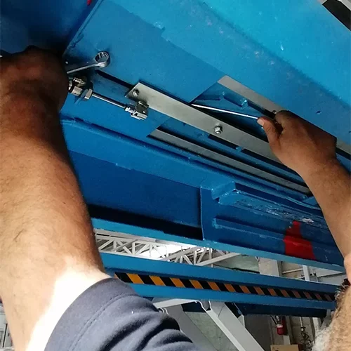 نصب جک قیچی میزان فرمان و جک قیچی دوبل در نمایندگی هیوندای هویک3 (1)